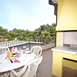 Seaside Comfort Flat With Modern Amenities דירה *