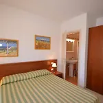 Seaside Comfort Flat With Modern Amenities דירה