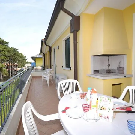 Seaside Comfort Flat With Modern Amenities Apartment