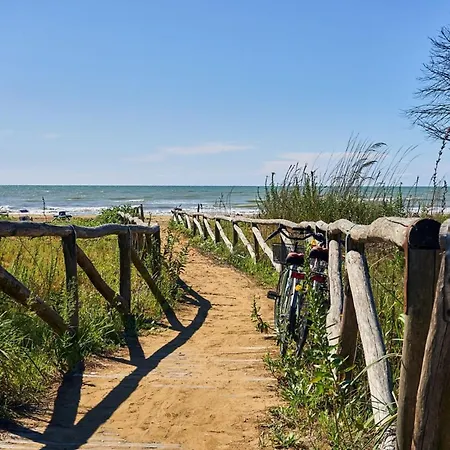 Seaside Comfort Flat With Modern Amenities Apartment